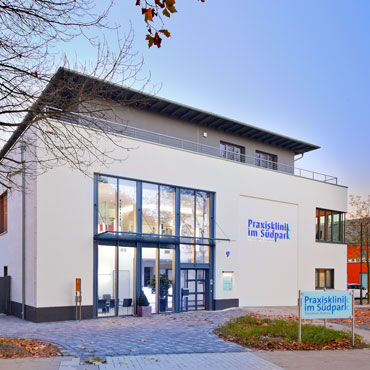 Außenansicht der Praxisklinik im Südpark in Solingen