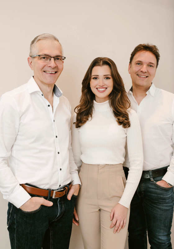 Dr. Döbler mit Frau Dochtsidis und Dr. Lisovets