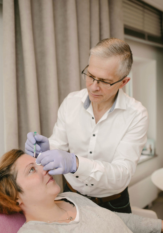 Dr. Lisovets mit einer Patientin in einer Botoxbehandlung