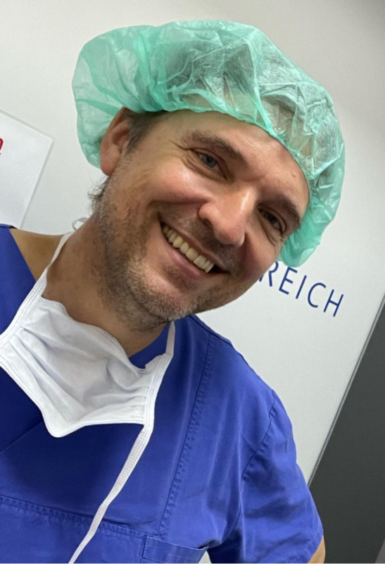 Dr. Christian Döbler im OP-Saal